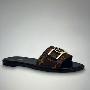 NWOT Louis Vuitton Lock it Flat Mule